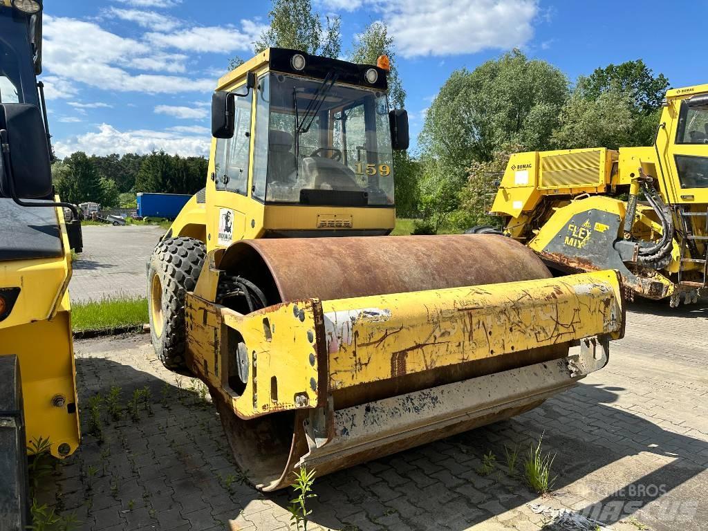 Bomag BW 211 D-4 Ühe trumliga rullid
