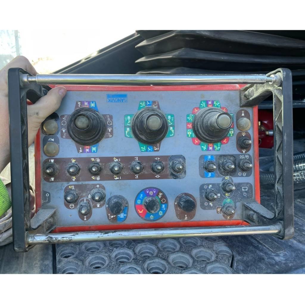 Sandvik DX800i Vertikaalsed puurmasinad