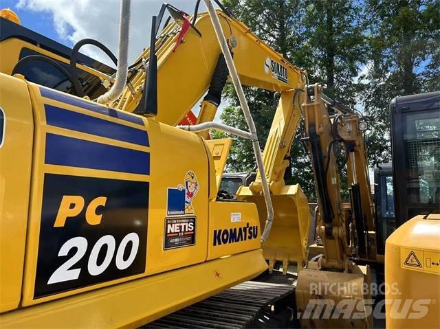 Komatsu PC 200-8 Roomikekskavaatorid