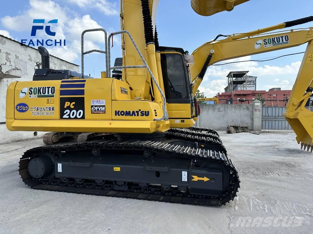 Komatsu PC 200-8 Roomikekskavaatorid