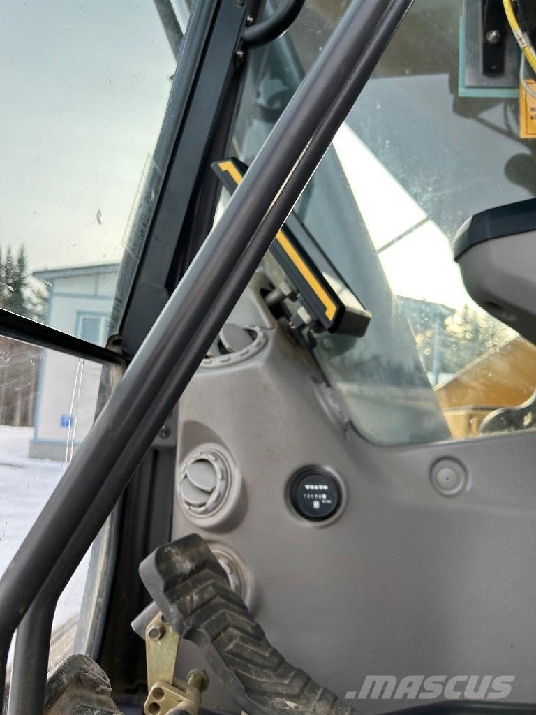 Volvo EC 300 EL Roomikekskavaatorid