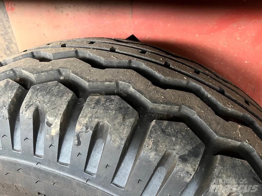 Hesston 4600 Heinapressid
