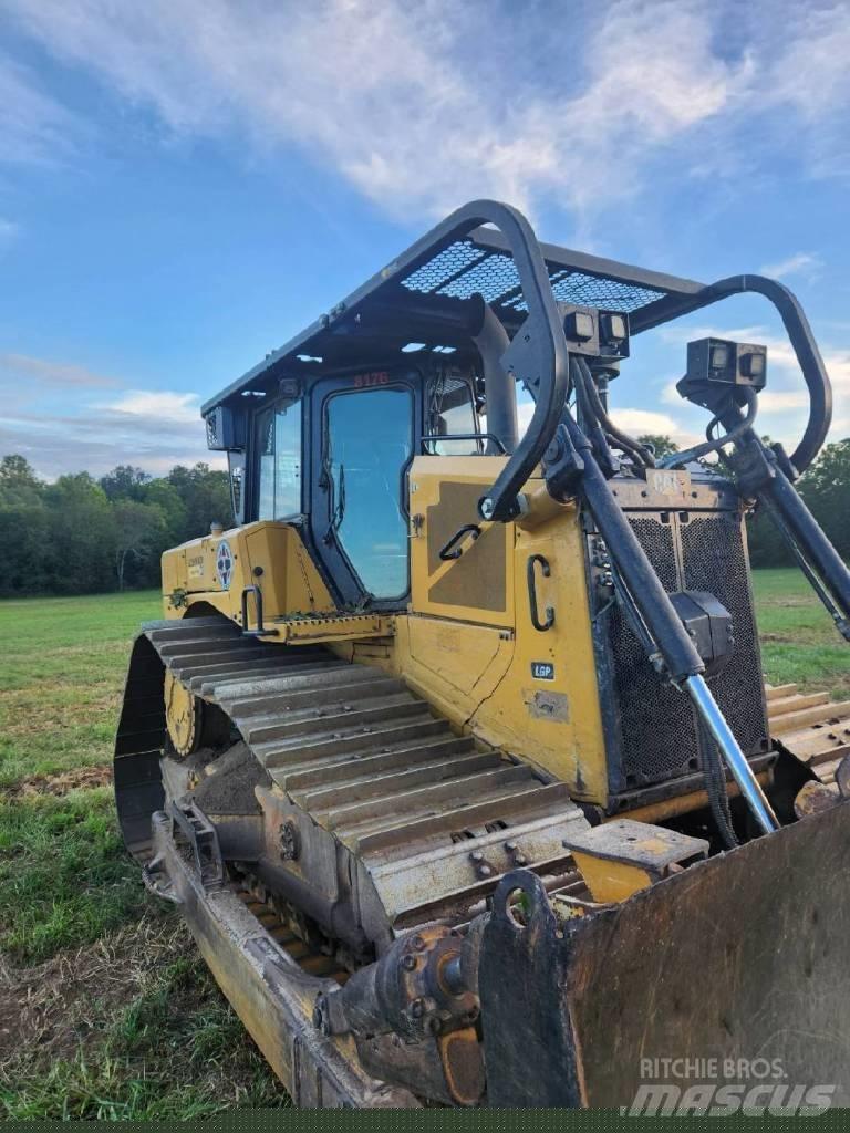 CAT D 6 Buldooserid