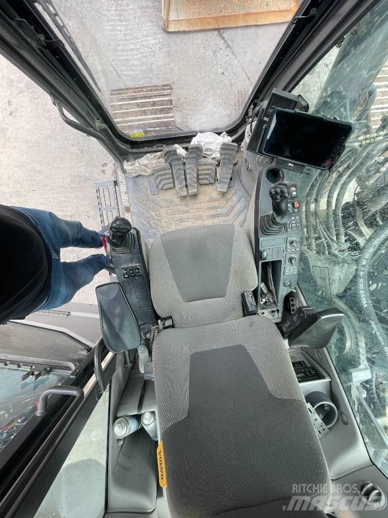 Volvo EC 300 EL Roomikekskavaatorid