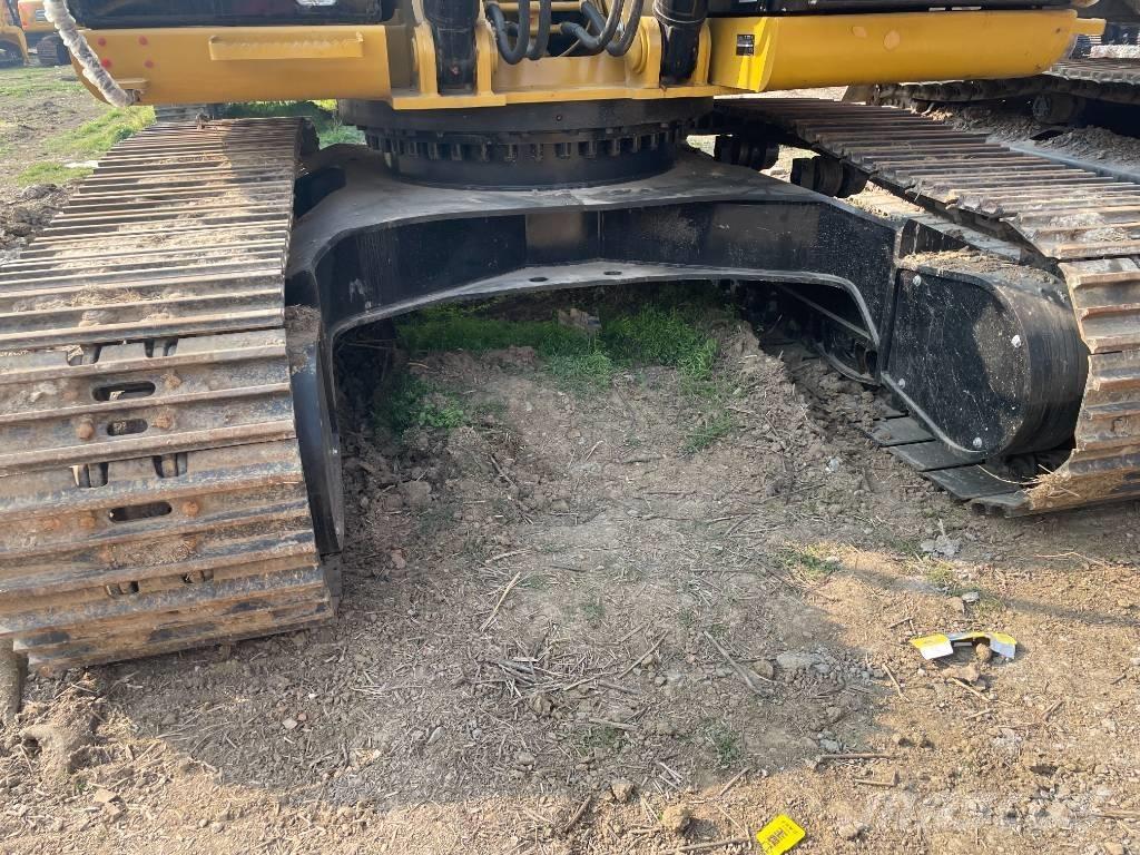 CAT 329 Roomikekskavaatorid