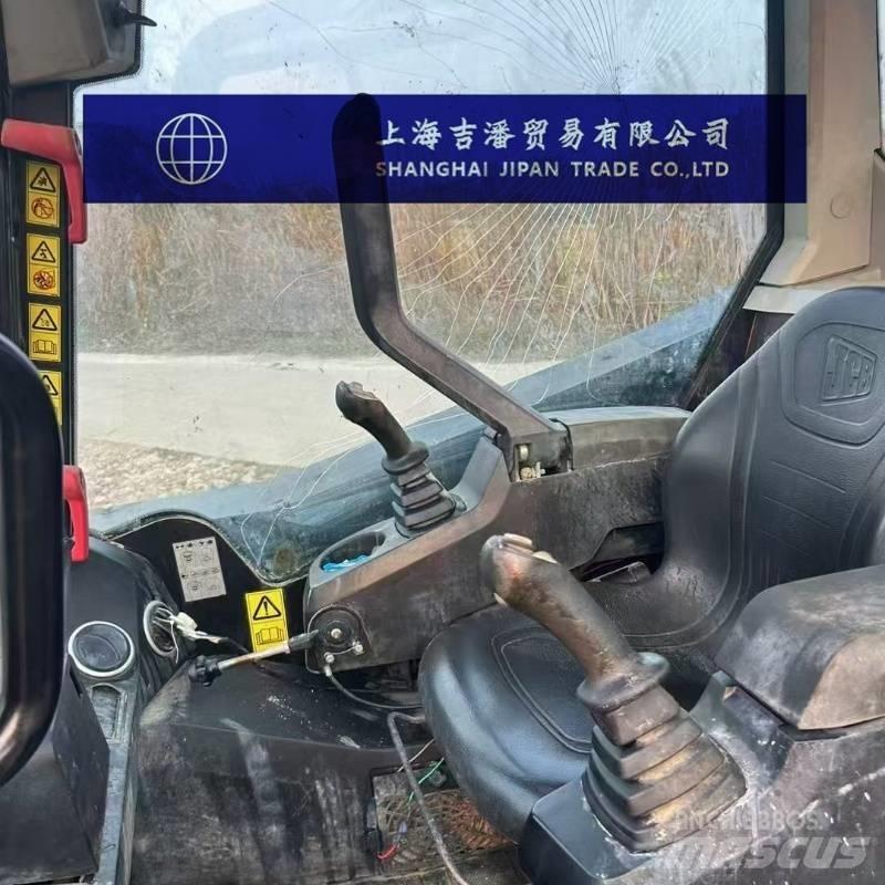 JCB 155 Kompaktlaadurid