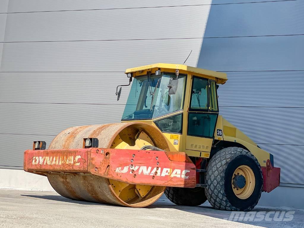 Dynapac CA302D Ühe trumliga rullid