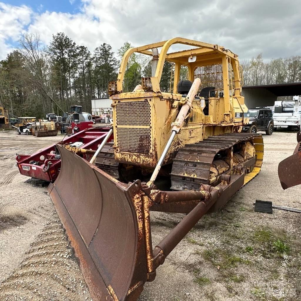 Komatsu D 68 E-1 Buldooserid