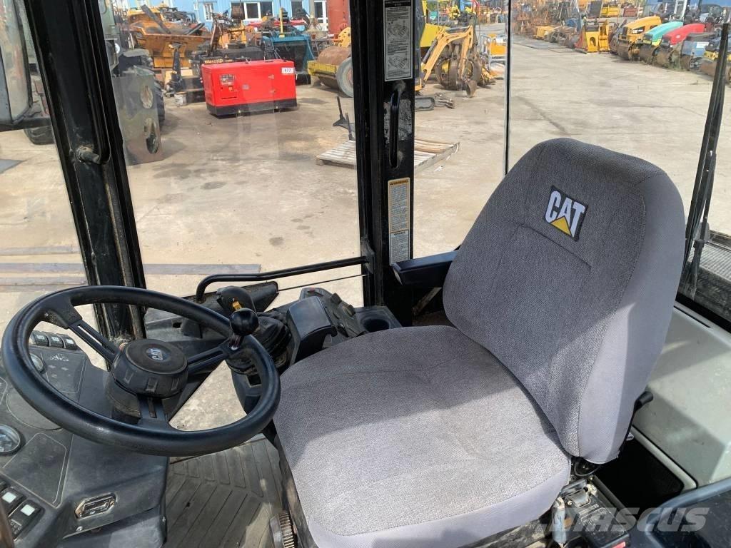 CAT 908 Rataslaadurid