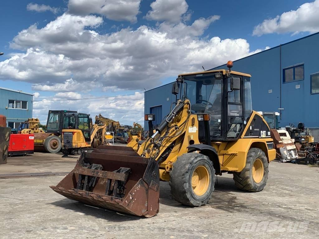 CAT 908 Rataslaadurid