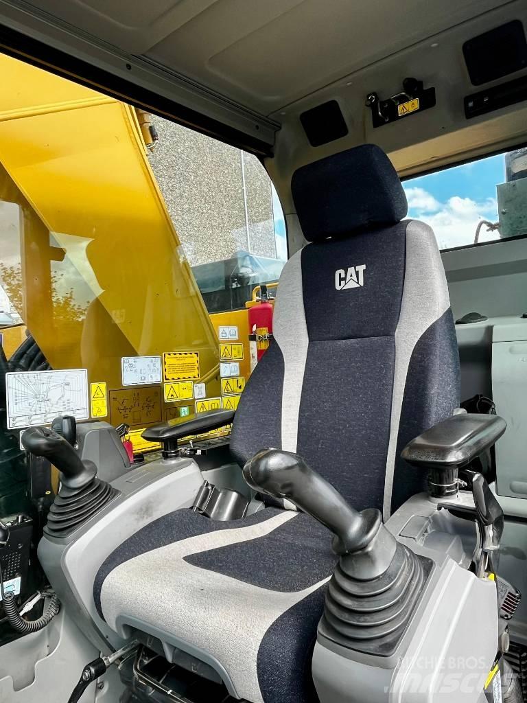 CAT 325 Roomikekskavaatorid