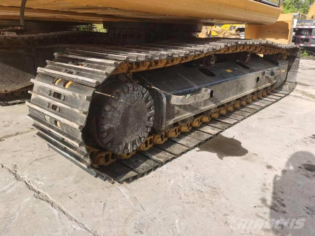 CAT 320d2 Roomikekskavaatorid