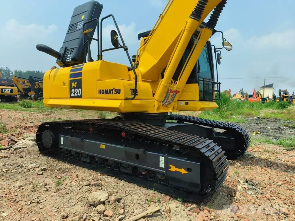 Komatsu PC 220-8 Roomikekskavaatorid