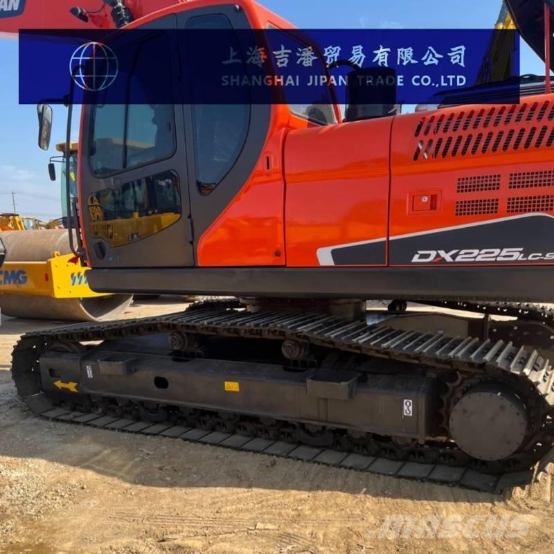 Doosan DX 225 Roomikekskavaatorid