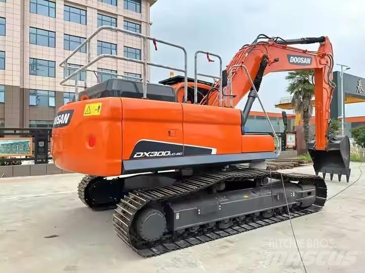 Doosan DX 300 LC Roomikekskavaatorid