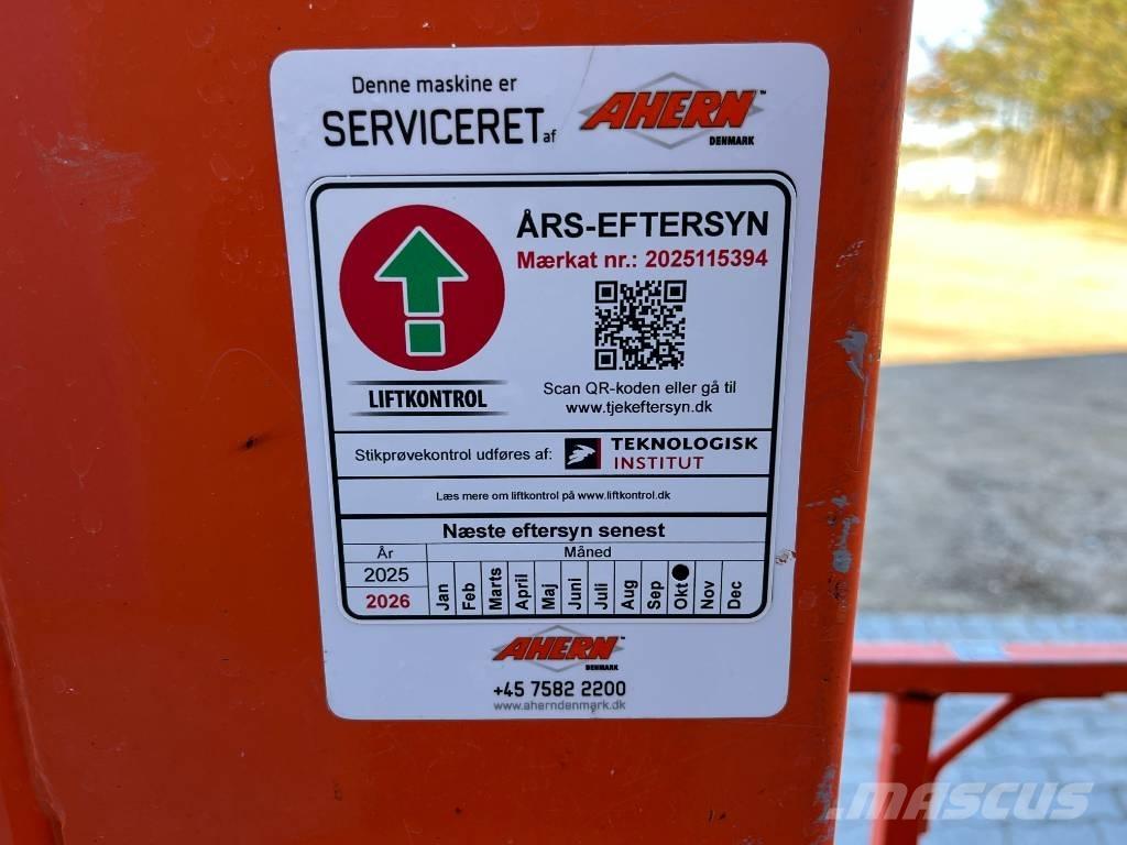 JLG 1230 ES Vertikaalsed mast tõstukid