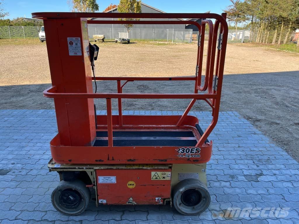 JLG 1230 ES Vertikaalsed mast tõstukid