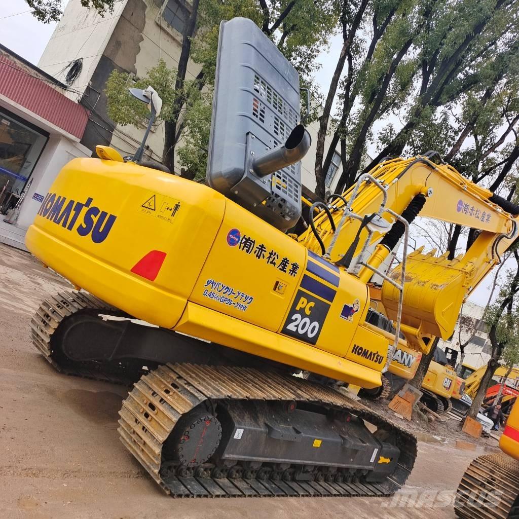 Komatsu PC 200 Roomikekskavaatorid