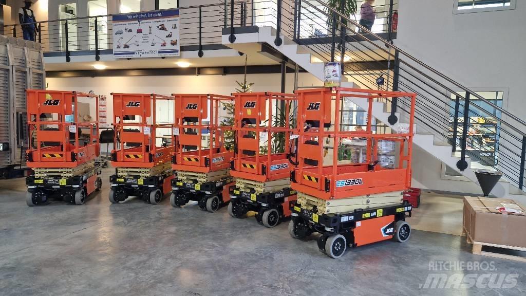 JLG ES 1330 L Käärtõstukid