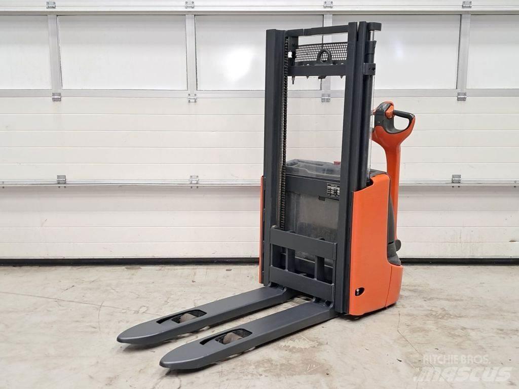Linde L10B Järelkäidavad virnastajad