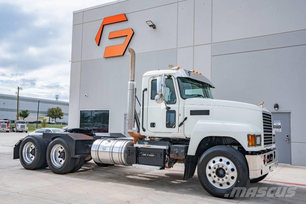 Mack Pinnacle 64T Sadulveokid