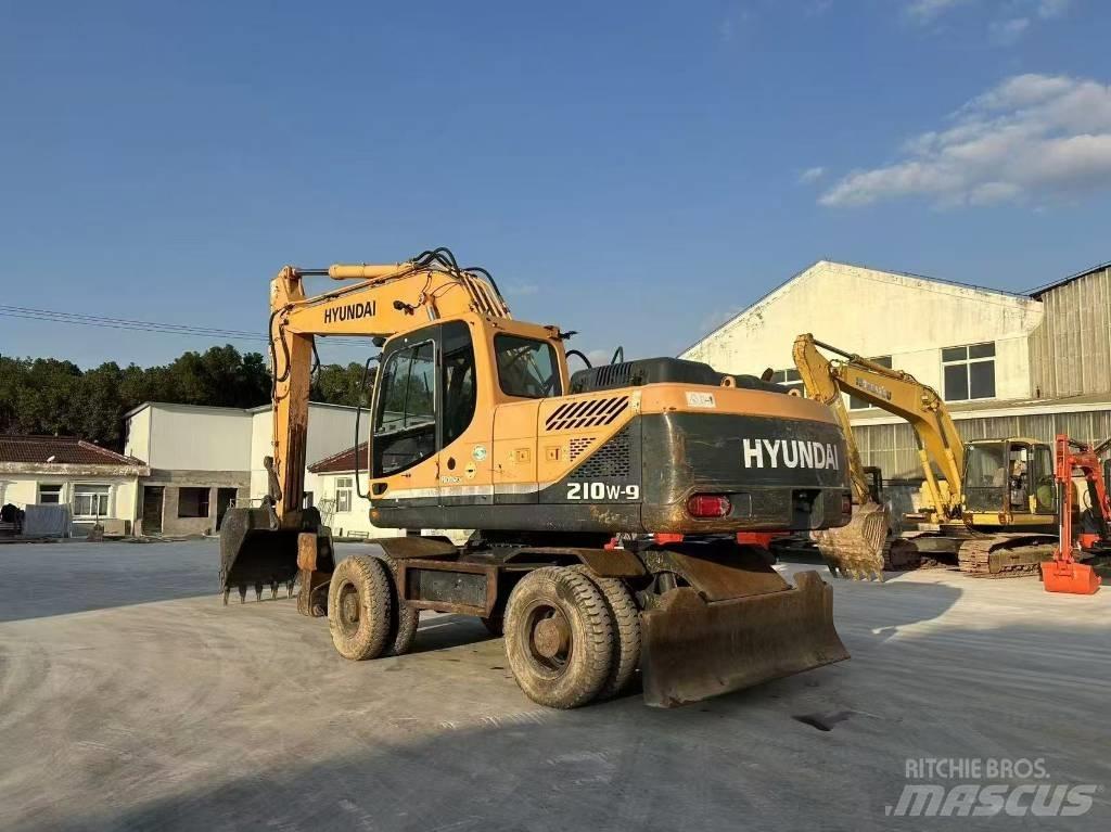 Hyundai 210W-9 Ratasekskavaatorid