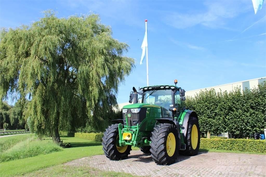 John Deere 6215R Traktorid