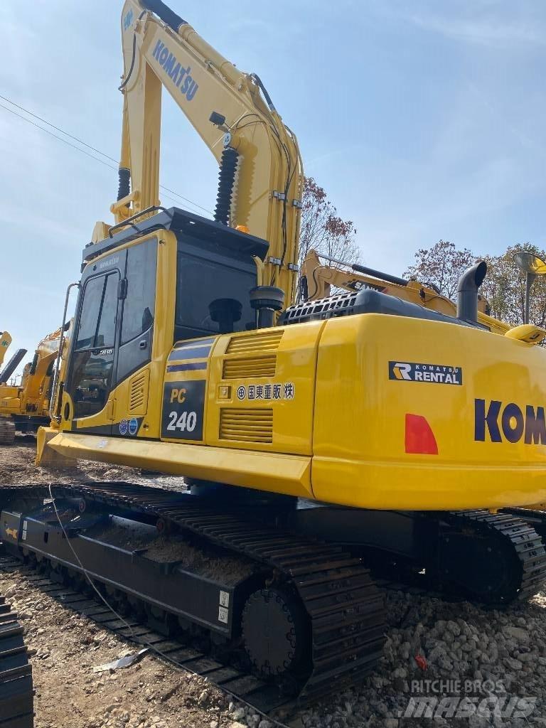 Komatsu 240LC-8 Roomikekskavaatorid