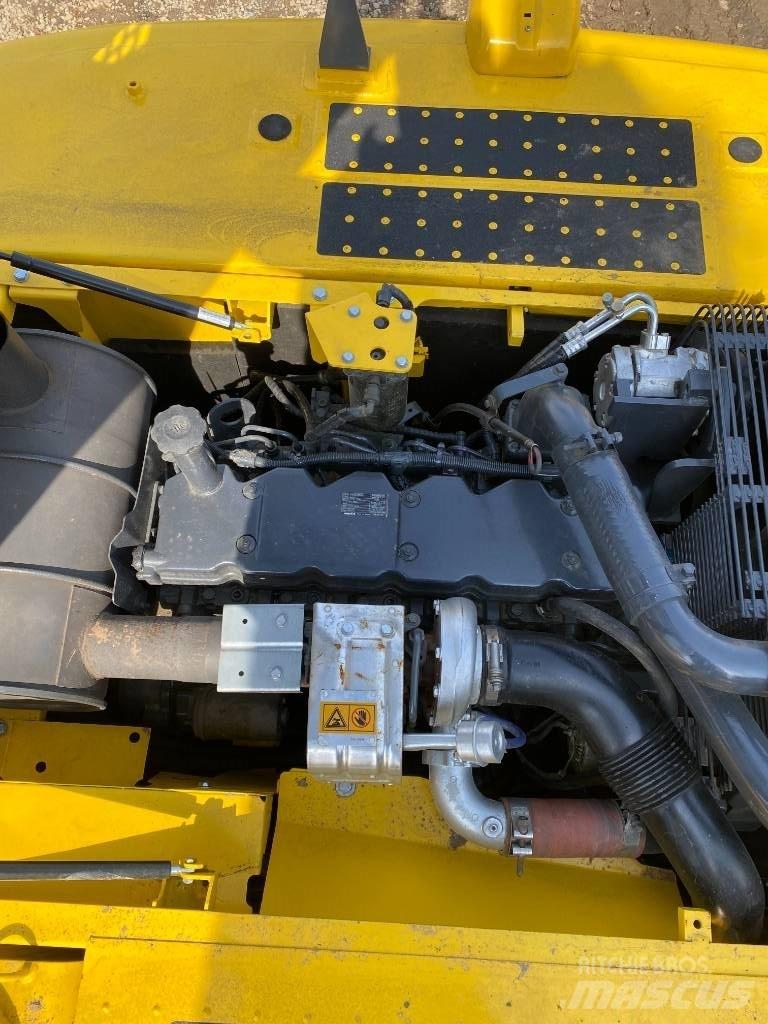 Komatsu 240LC-8 Roomikekskavaatorid