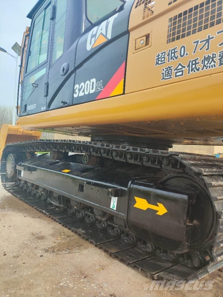 CAT 320 D Roomikekskavaatorid