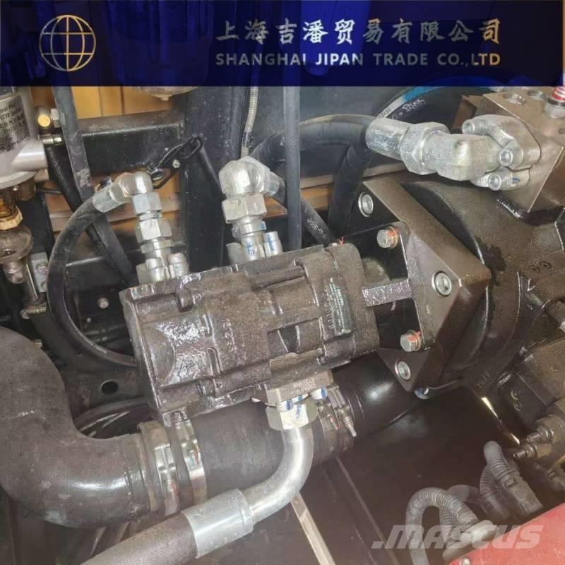 Sany SCC1000A Roomikkraanad