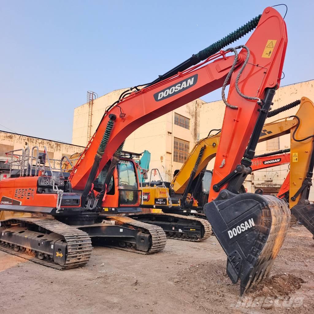 Doosan DX225LC-9C Roomikekskavaatorid