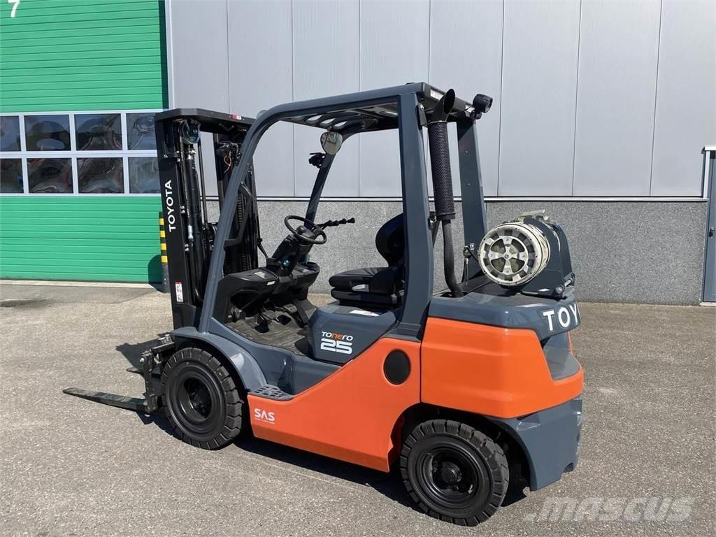 Toyota 02-8FGF25 Gaasitõstukid