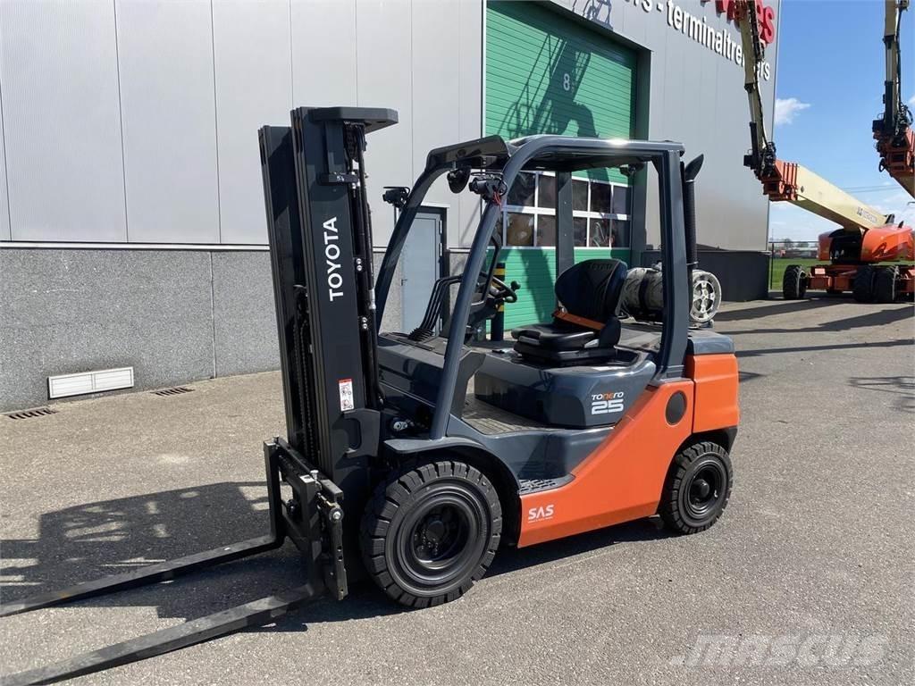 Toyota 02-8FGF25 Gaasitõstukid