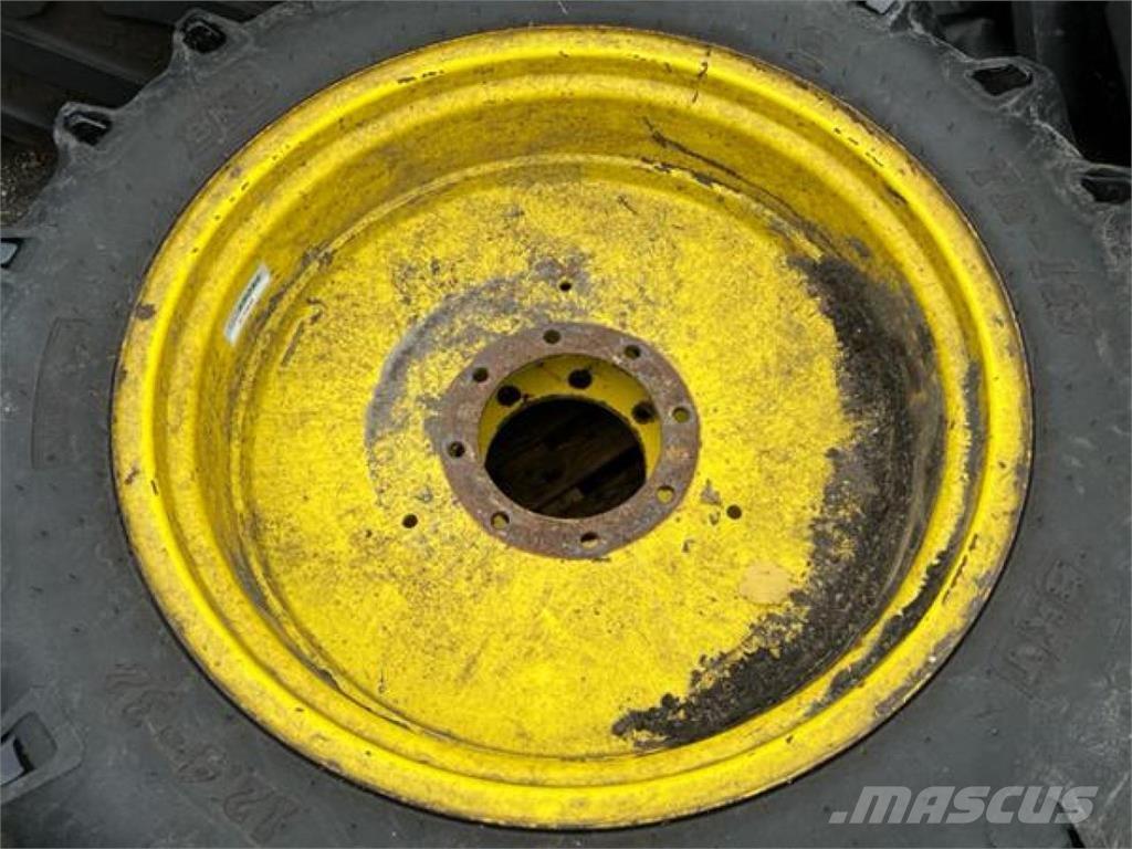 BKT 12.4-32 Rehvid, rattad ja veljed