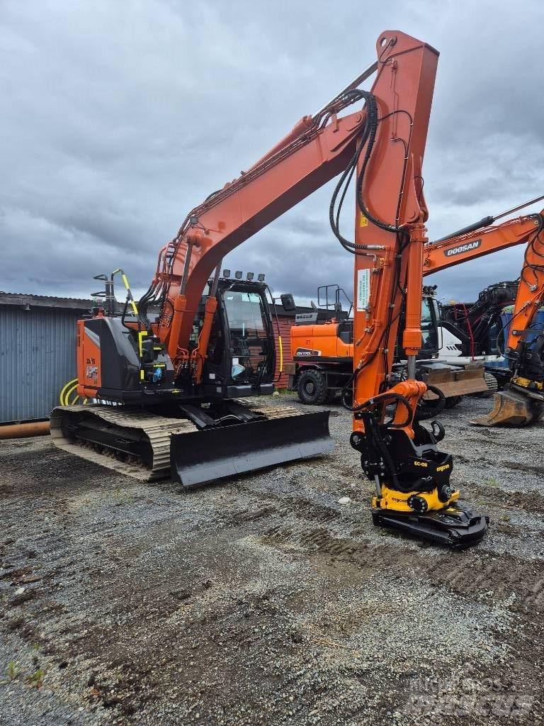 Hitachi ZX 135 US -7 Roomikekskavaatorid
