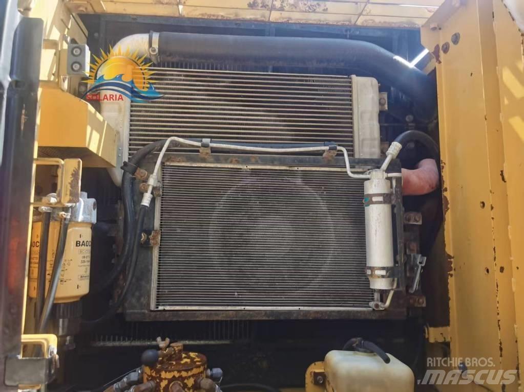 CAT 320D2 Roomikekskavaatorid