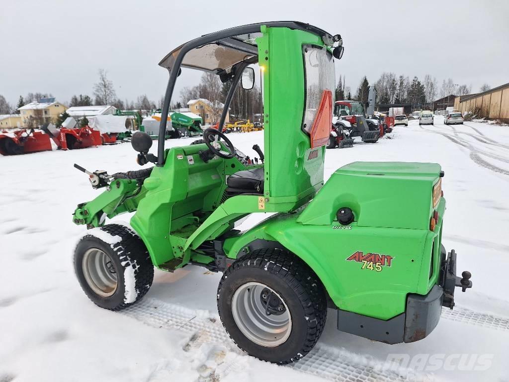 Avant 745 Mitmeotstarbelised laadurid