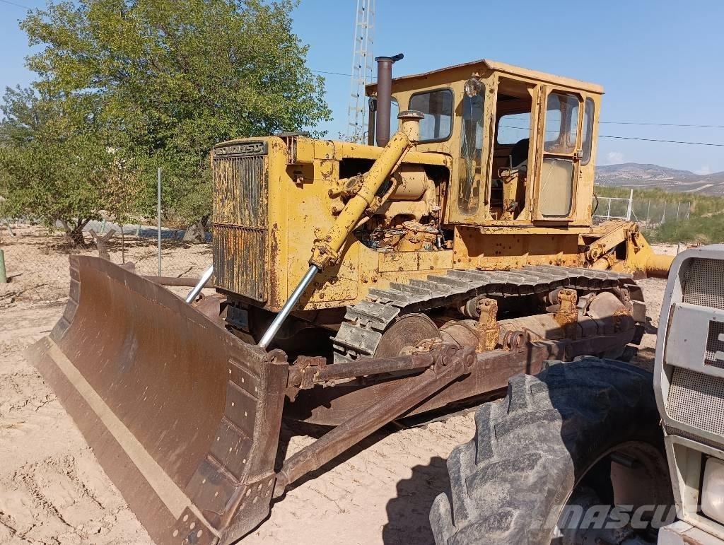 Komatsu D 85 A-12 Buldooserid