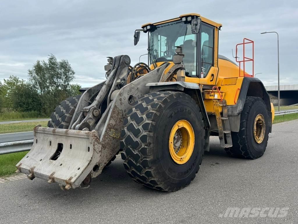 Volvo L220H Rataslaadurid