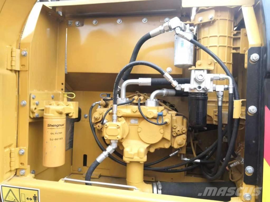 CAT 320 D L Roomikekskavaatorid