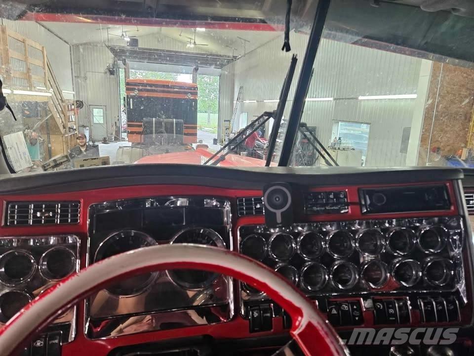 Kenworth W 900 L Sadulveokid