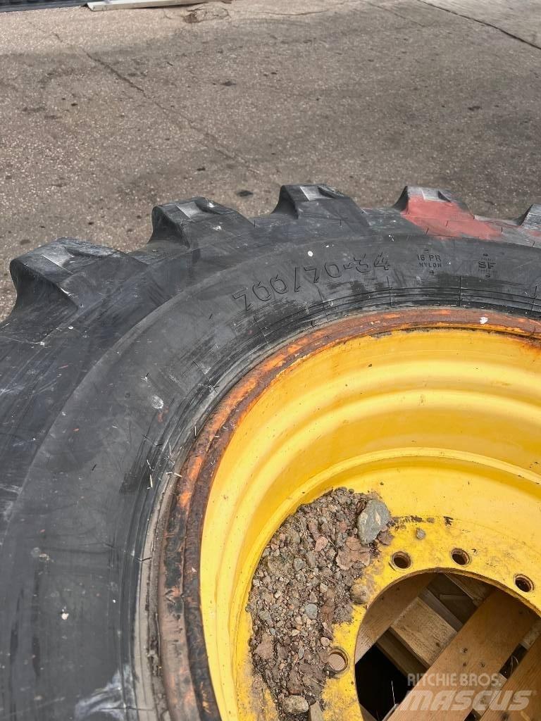 Nokian 700/70-34 Rehvid, rattad ja veljed