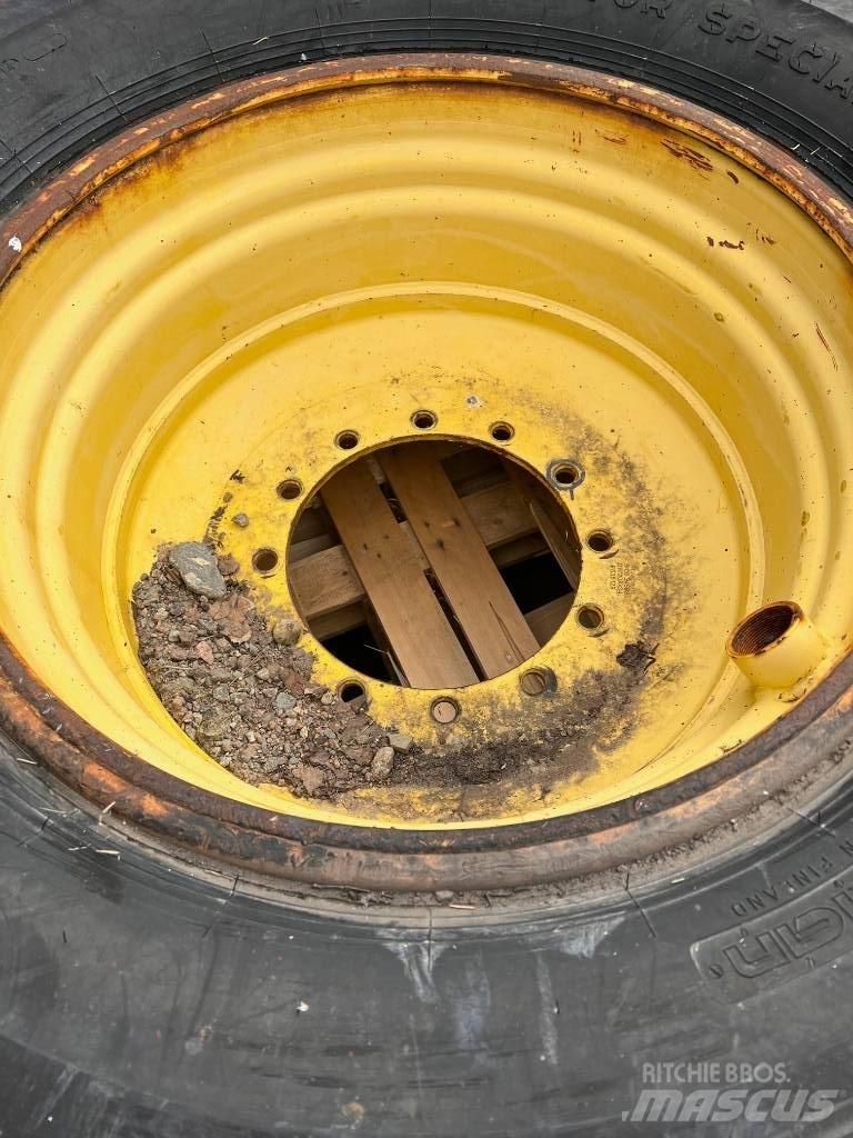 Nokian 700/70-34 Rehvid, rattad ja veljed