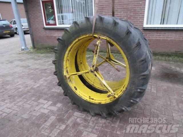 Vredestein 12.4/38 Rehvid, rattad ja veljed