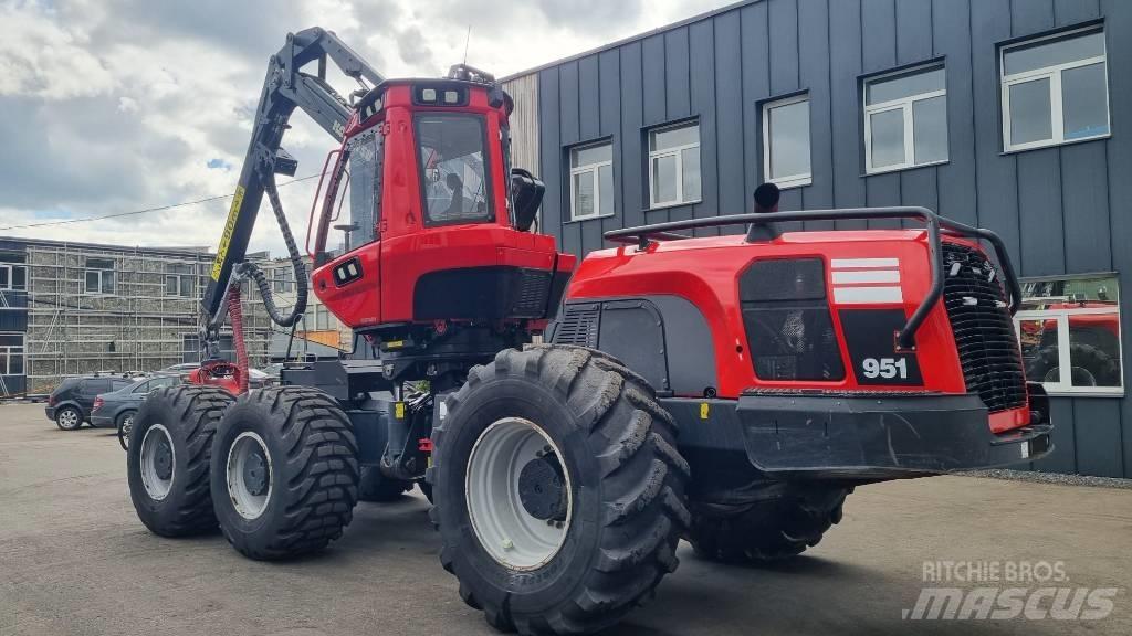 Komatsu 951 Harvesterid