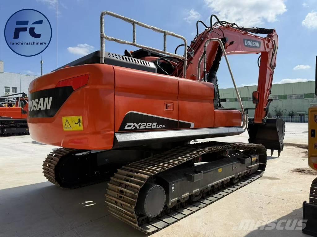 Doosan DX 225 LC Roomikekskavaatorid
