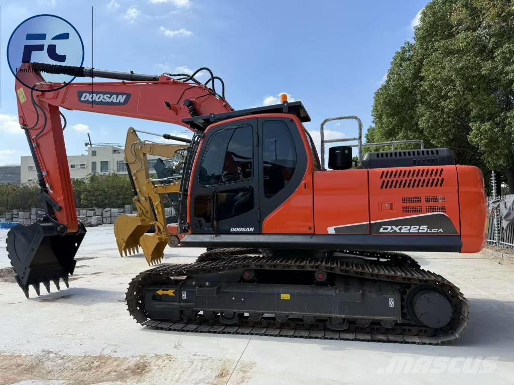 Doosan DX 225 LC Roomikekskavaatorid