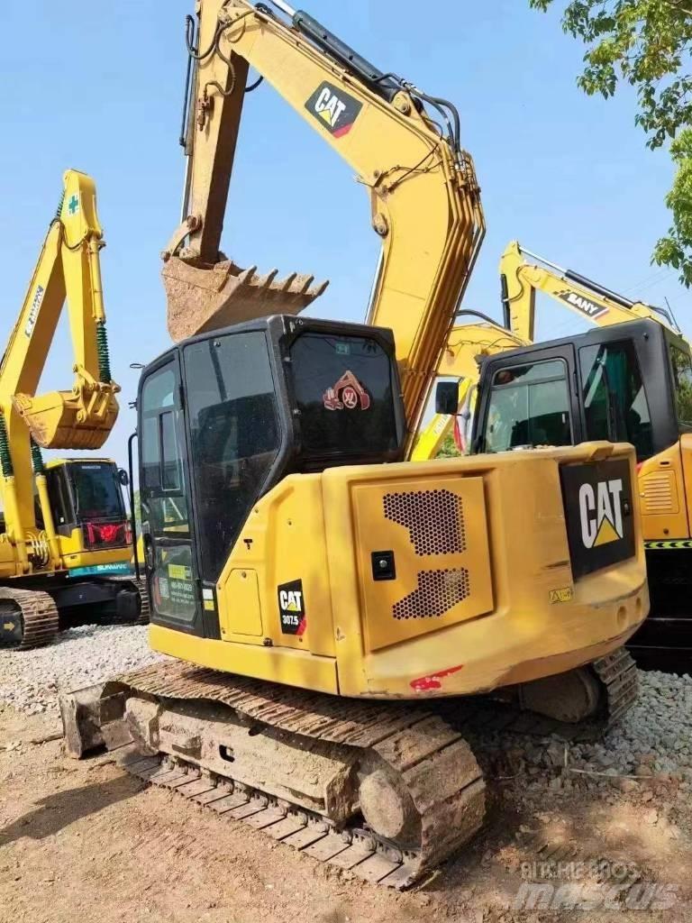 CAT 307 Roomikekskavaatorid