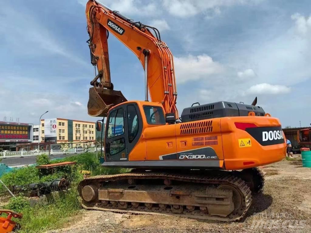 Doosan DX 300 Roomikekskavaatorid